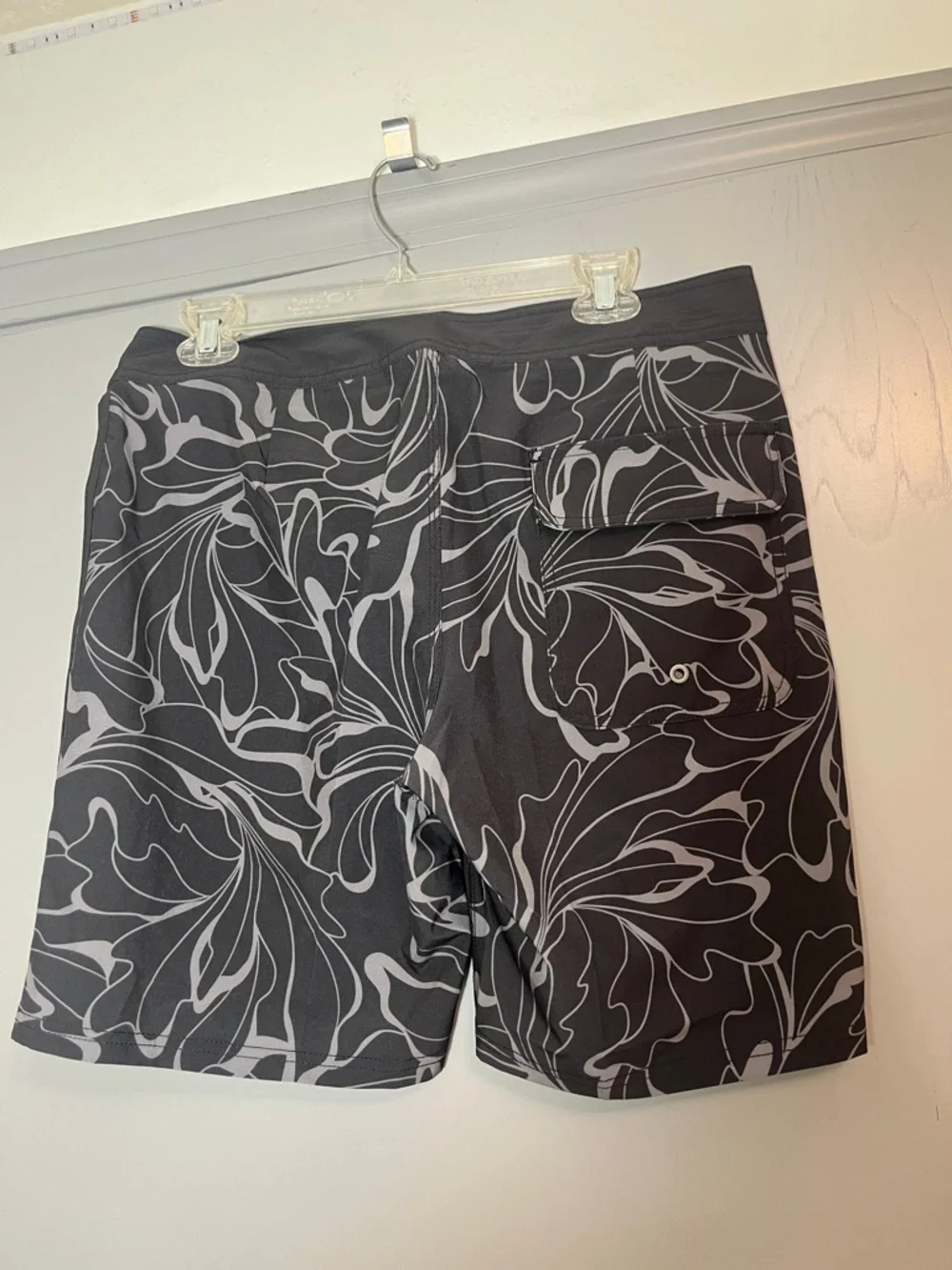 HulaKai Hawaii size 31 Men's Black & Gray Patterned Swim Trunks